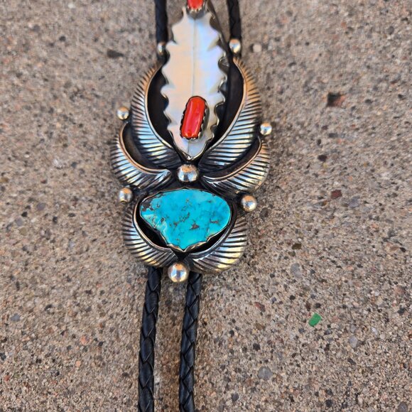 Estate Mother of Pearl Feather Bolo Tie - Picture 2 of 4